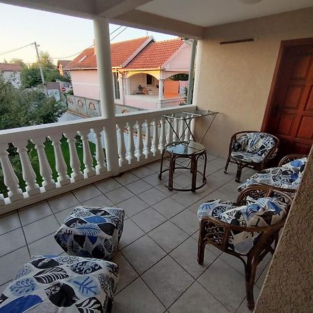 Plavi Apartman Airport Belgrad Exteriör bild