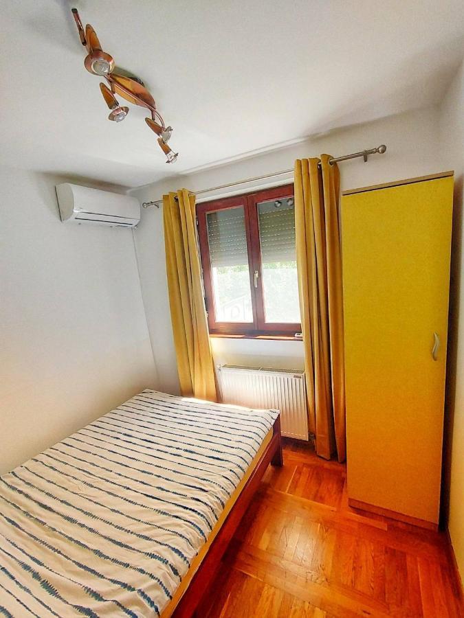 Plavi Apartman Airport Belgrad Exteriör bild
