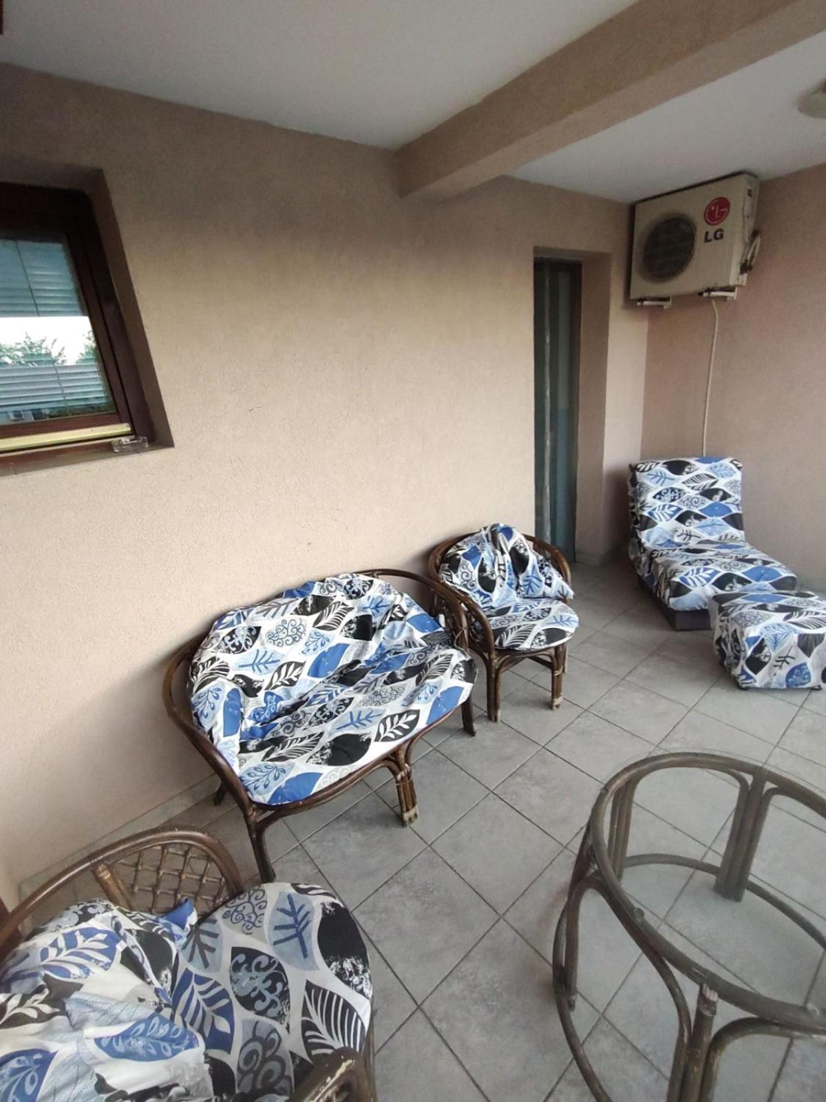 Plavi Apartman Airport Belgrad Exteriör bild